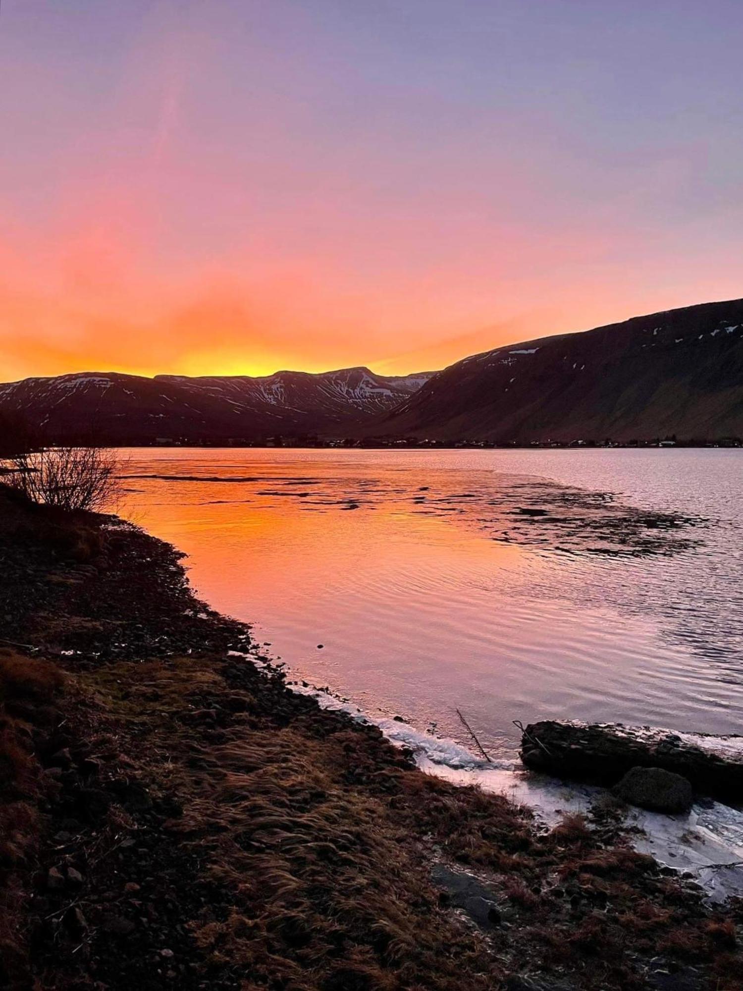 Cosy Lakeview Cabin 45 Minutes From Reykjavik モスフェットルスバイル エクステリア 写真